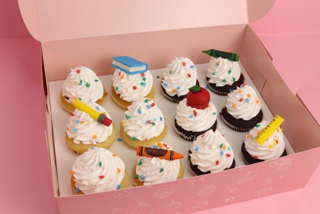 1 dozen cupcake back to school (Fondant)
