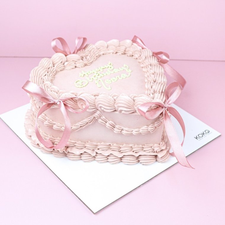 Bow Heart Vintage Cake