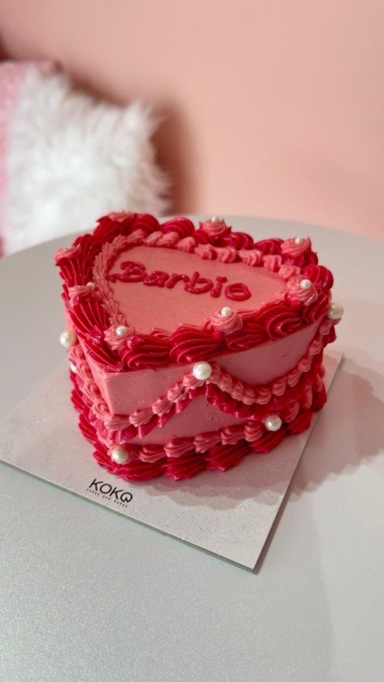 Bento Barbie Heart Vintage Cake