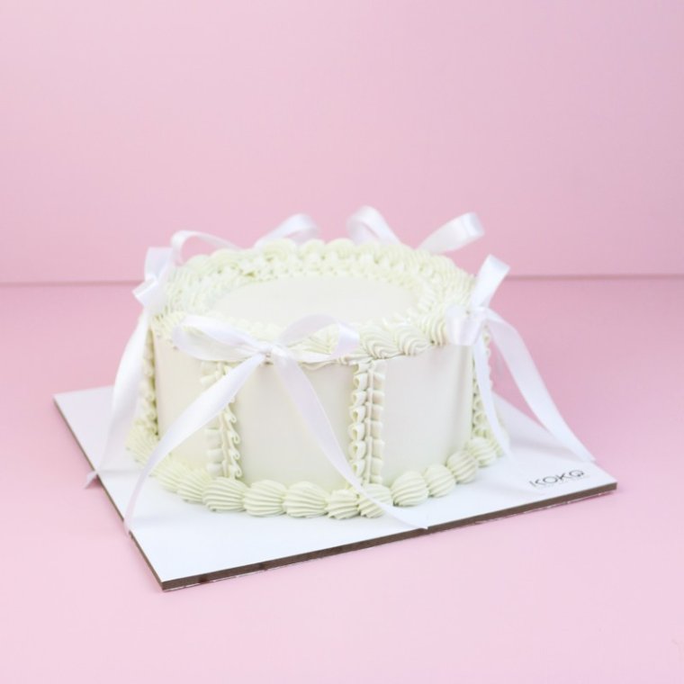 Bento White Bow Cake