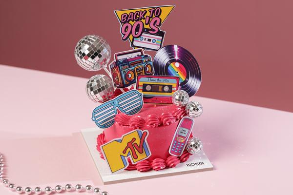 RETRO VIBE BENTO CAKE