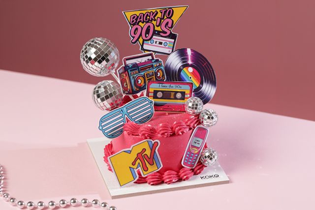 RETRO VIBE BENTO CAKE